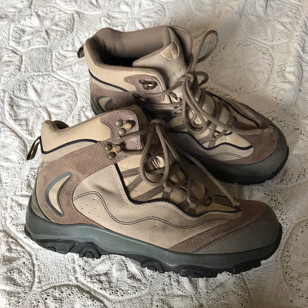 Lands’ End hiking boots womens 10 brown tan granola girl outdoor cabin core camp